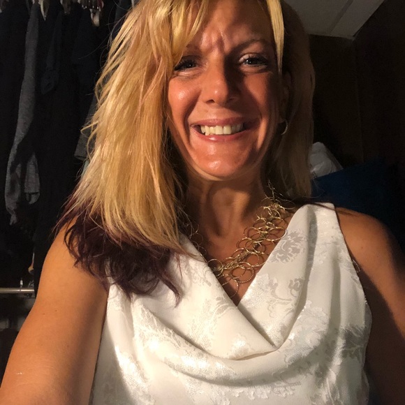 Meet your Posher, Lorinda - Picture 3 of 4